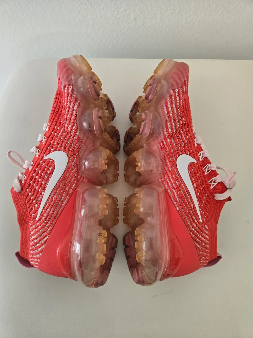 Nike Air VaporMax Flyknit 3 Track Red/Pink/White Low Top Sneakers  Sz 8/EUR 39